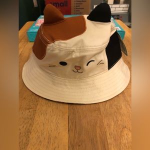 BNWT Squishmallow Hat / cat one size fits most